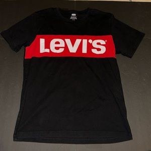 Levi’s men’s small black graphic T-shirt